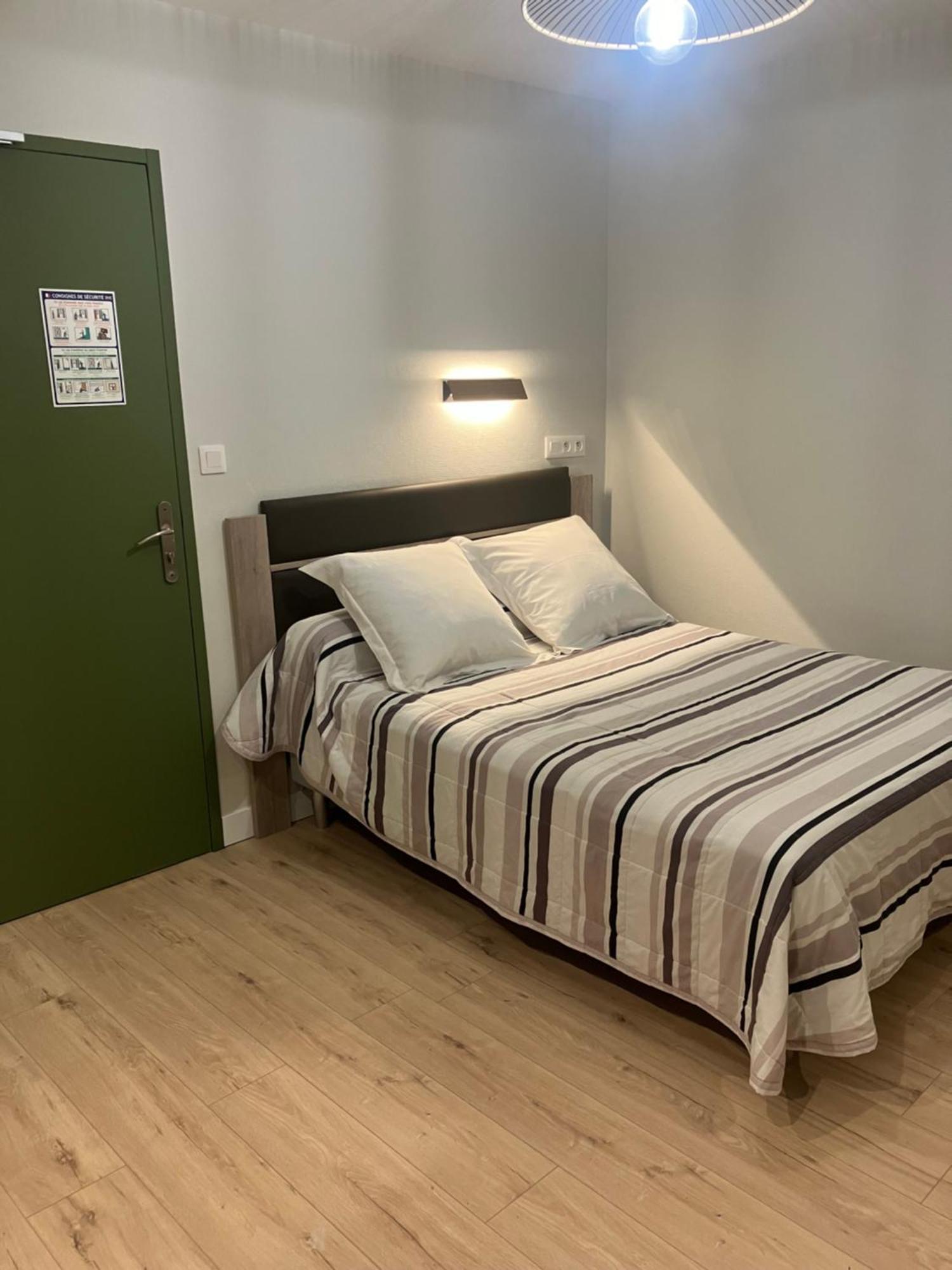 Hotel Du Nord Chambres Familiales Fontaines  外观 照片
