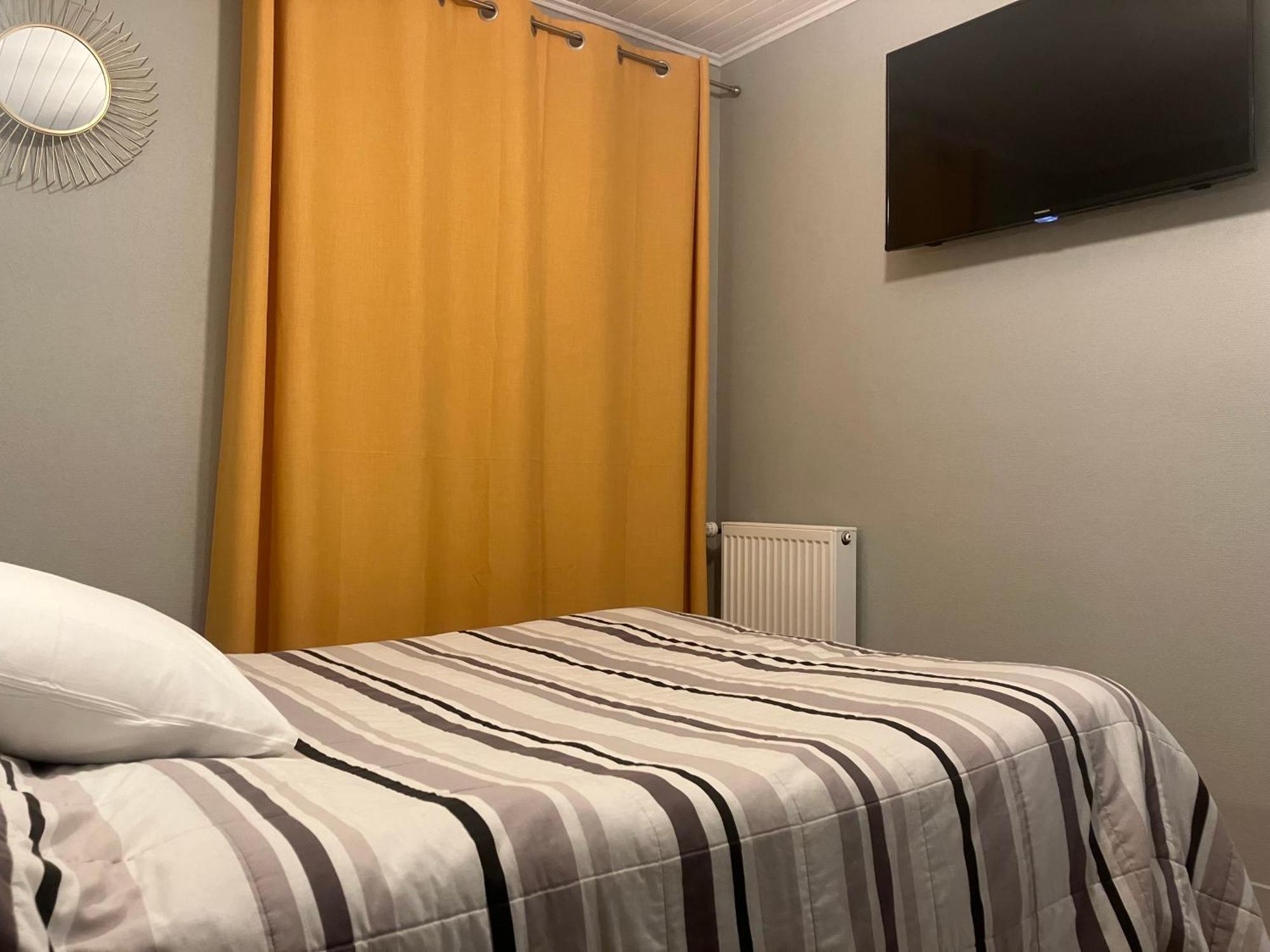 Hotel Du Nord Chambres Familiales Fontaines  外观 照片