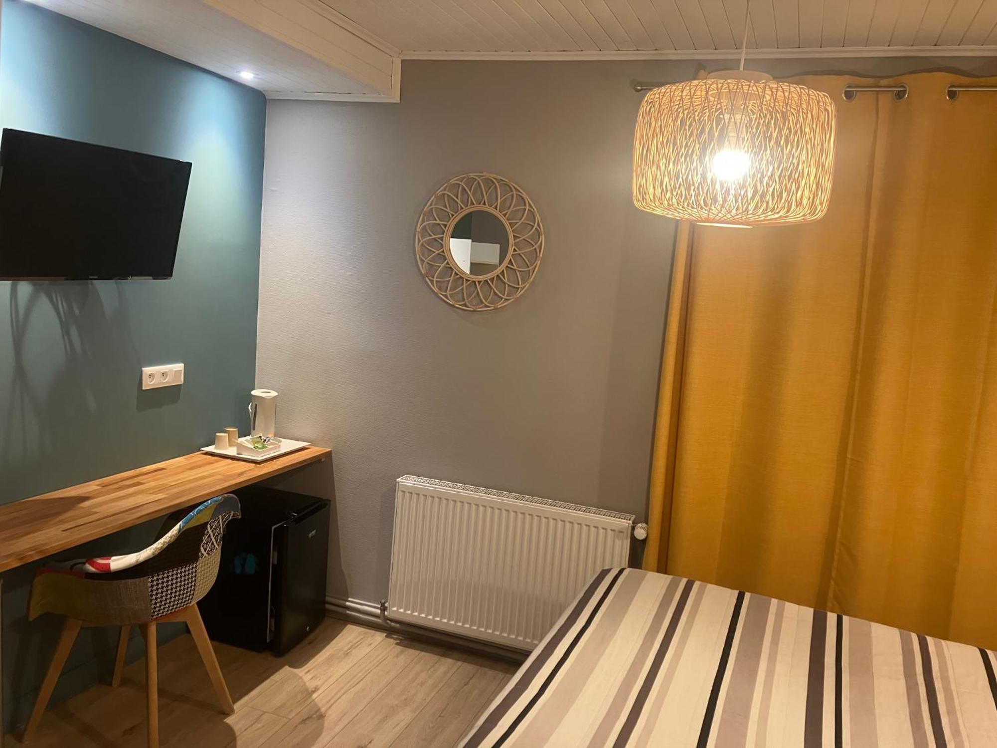 Hotel Du Nord Chambres Familiales Fontaines  外观 照片