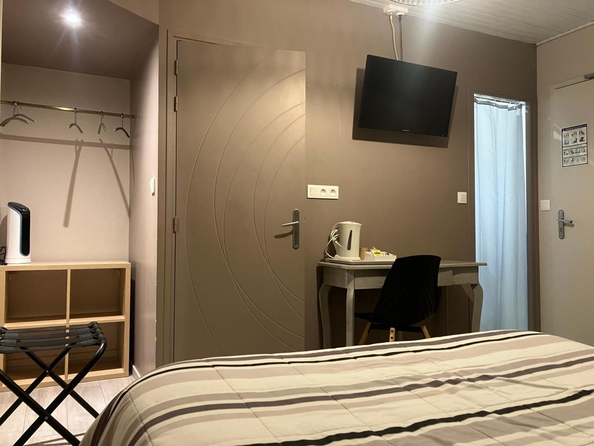 Hotel Du Nord Chambres Familiales Fontaines  外观 照片