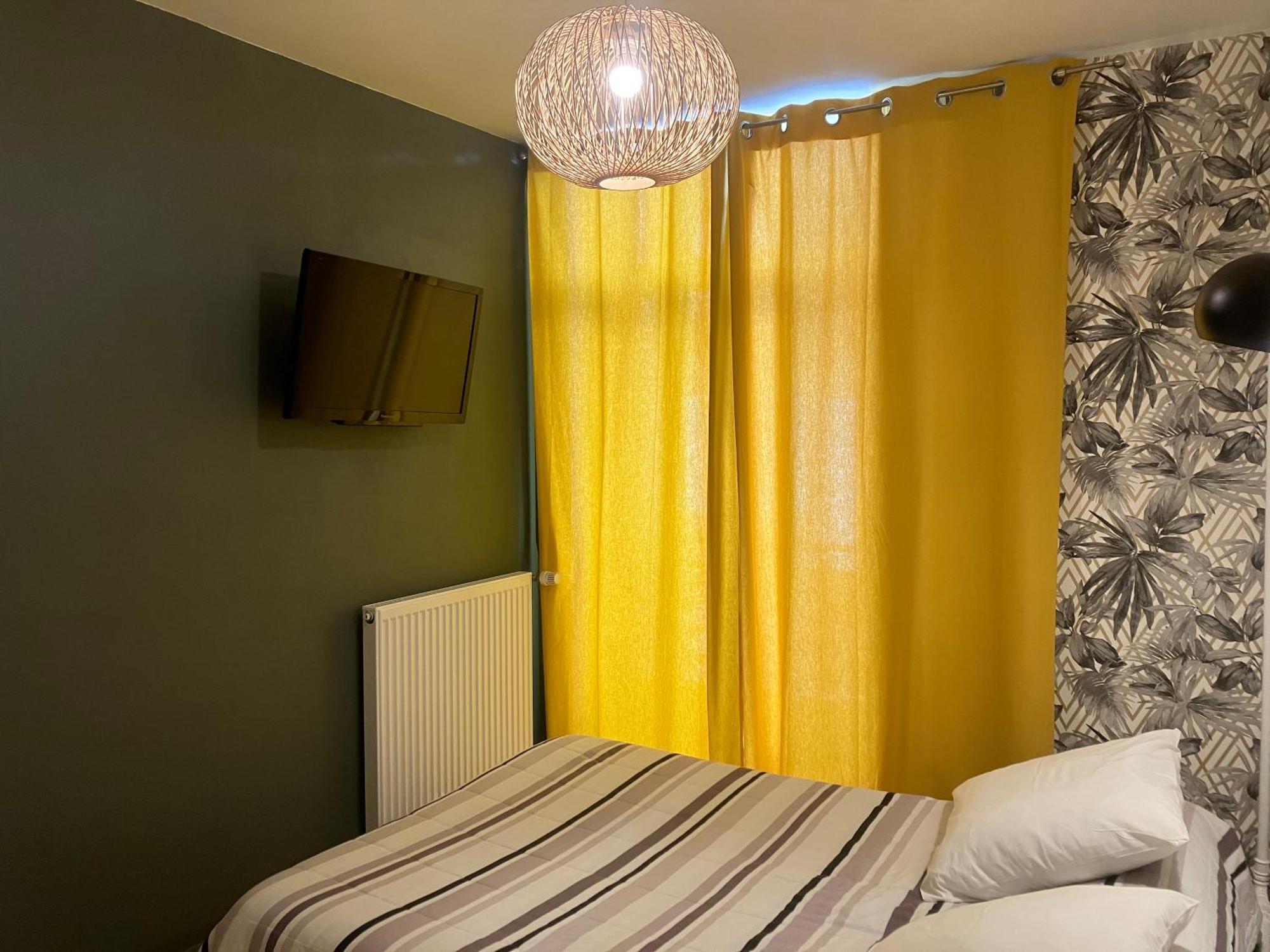 Hotel Du Nord Chambres Familiales Fontaines  外观 照片